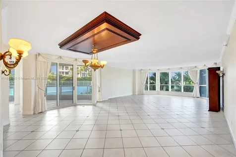 21150 Point Place Aventura FL 33180