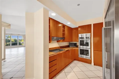 21150 Point Place Aventura FL 33180