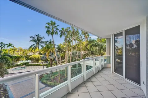 21150 Point Place Aventura FL 33180