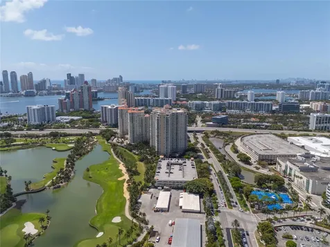 19501 W Country Club Drive Aventura FL 33180