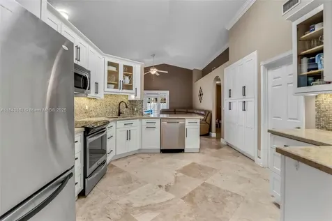 1061 NW 185th Terrace Pembroke Pines FL 33029