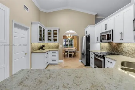 1061 NW 185th Terrace Pembroke Pines FL 33029