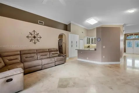 1061 NW 185th Terrace Pembroke Pines FL 33029