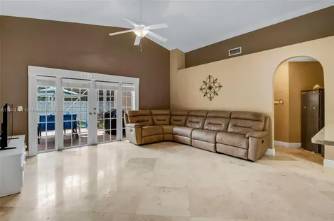 1061 NW 185th Terrace Pembroke Pines FL 33029