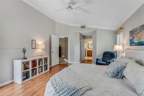 1061 NW 185th Terrace Pembroke Pines FL 33029