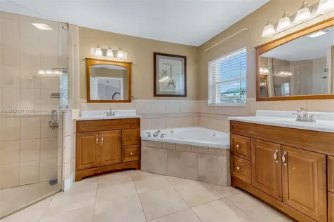 1061 NW 185th Terrace Pembroke Pines FL 33029
