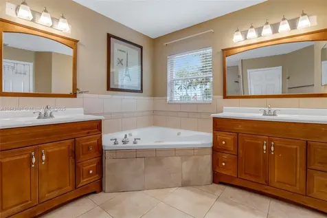 1061 NW 185th Terrace Pembroke Pines FL 33029