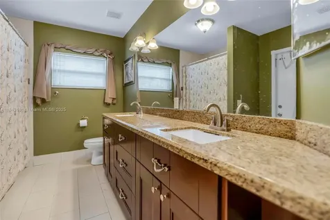 1061 NW 185th Terrace Pembroke Pines FL 33029