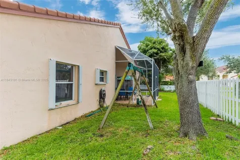 1061 NW 185th Terrace Pembroke Pines FL 33029