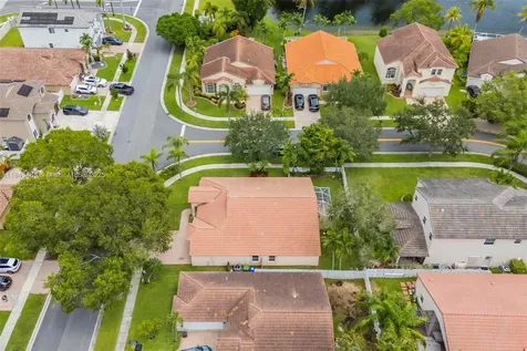 1061 NW 185th Terrace Pembroke Pines FL 33029