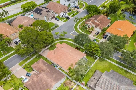 1061 NW 185th Terrace Pembroke Pines FL 33029
