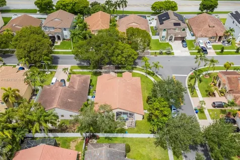 1061 NW 185th Terrace Pembroke Pines FL 33029