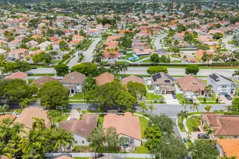 1061 NW 185th Terrace Pembroke Pines FL 33029