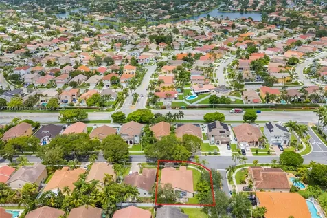 1061 NW 185th Terrace Pembroke Pines FL 33029