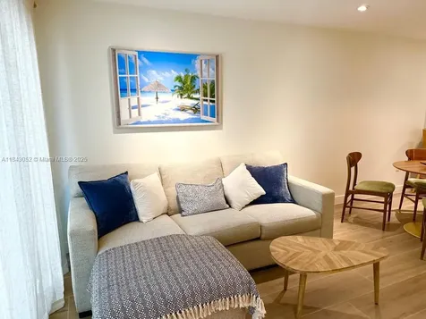 72 S 7 Naples FL 34102