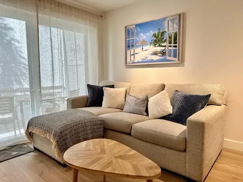 72 S 7 Naples FL 34102