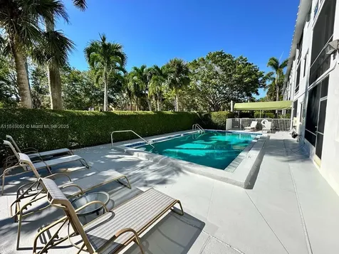 72 S 7 Naples FL 34102