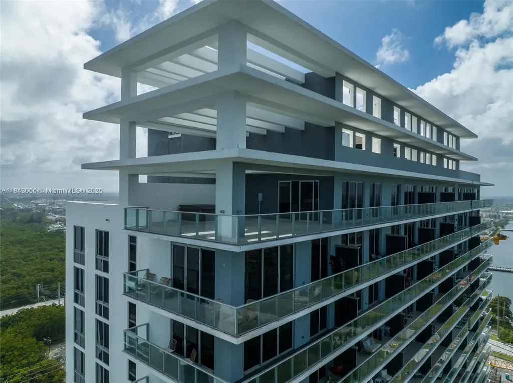 16385 Biscayne Boulevard North Miami Beach FL 33160