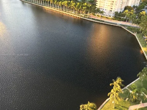Aventura FL 33160