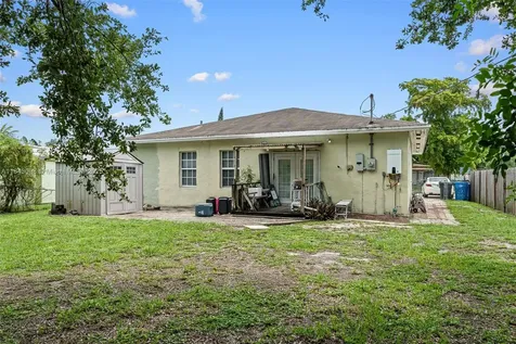 23 Allen Road West Park FL 33023