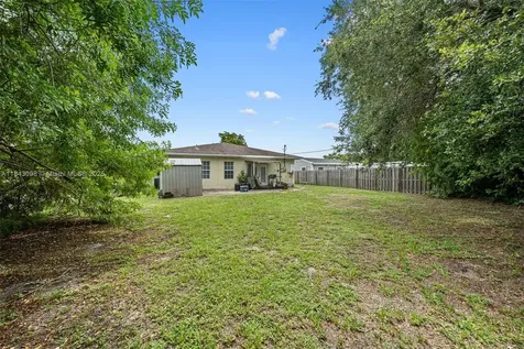 23 Allen Road West Park FL 33023