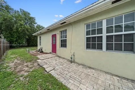 23 Allen Road West Park FL 33023