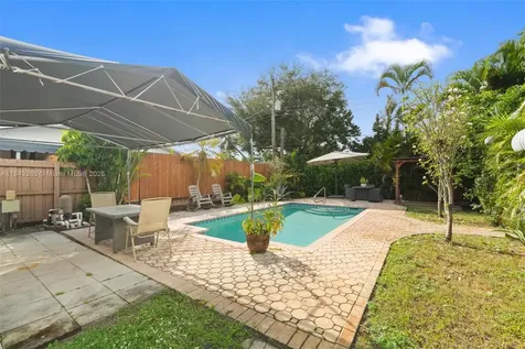 1912 SW 97th Terrace Miramar FL 33025
