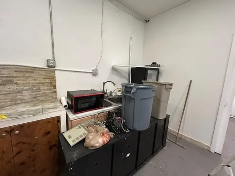 622 E 9th Street Hialeah FL 33010