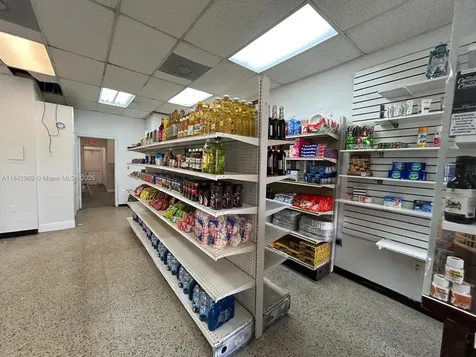 622 E 9th Street Hialeah FL 33010