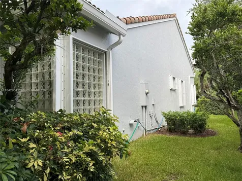 260 Montclaire Drive Weston FL 33326
