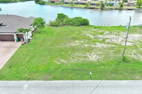 401 NW 24th Terrace Cape Coral FL 33993