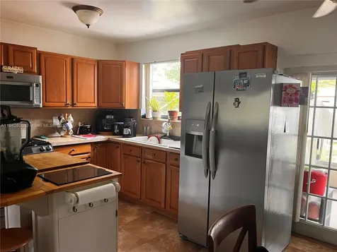 6540 Eaton Street Hollywood FL 33024
