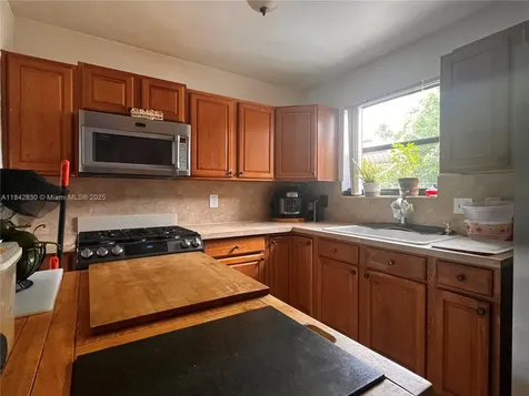 6540 Eaton Street Hollywood FL 33024