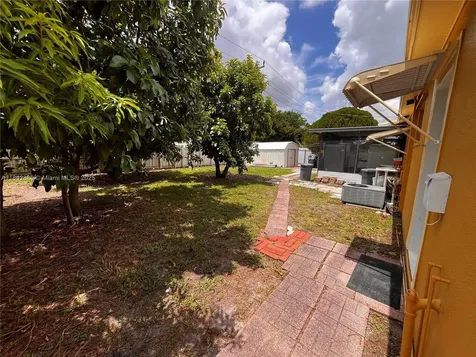6540 Eaton Street Hollywood FL 33024