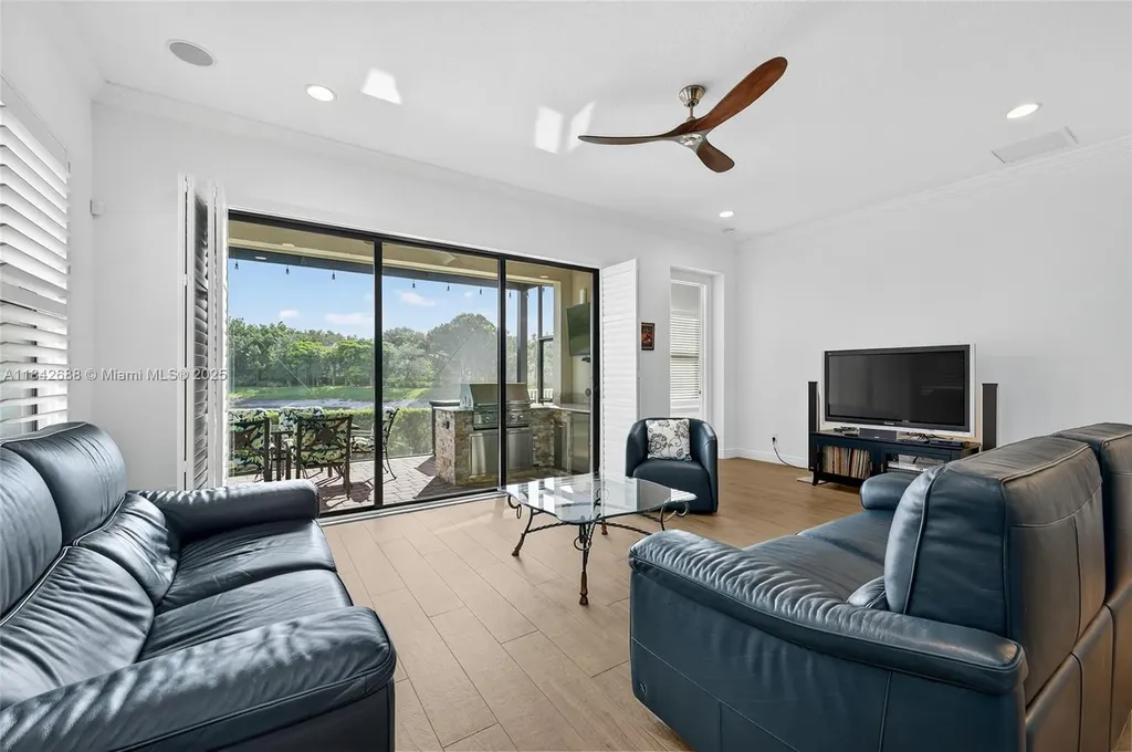 3925 NW 89th Way Coral Springs FL 33065