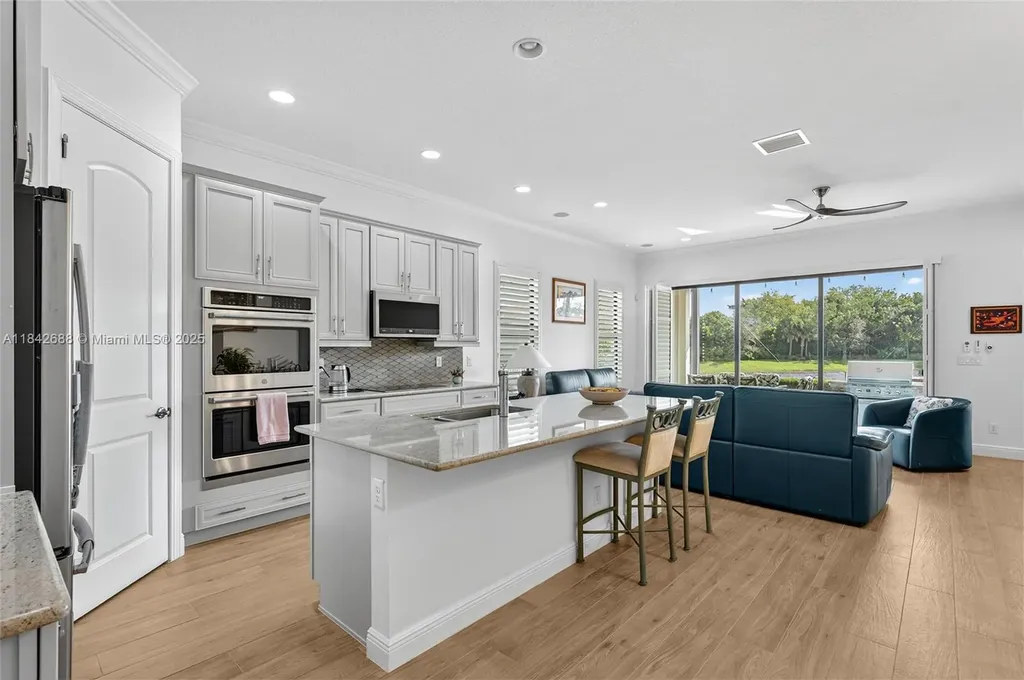 3925 NW 89th Way Coral Springs FL 33065