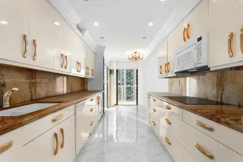 19500 Turnberry Way Aventura FL 33180