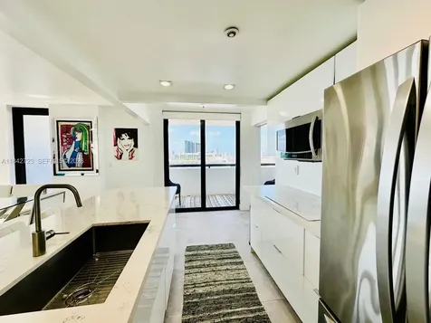 2555 Collins Avenue Miami Beach FL 33140
