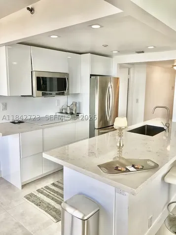 2555 Collins Avenue Miami Beach FL 33140