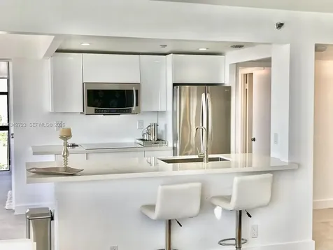 2555 Collins Avenue Miami Beach FL 33140