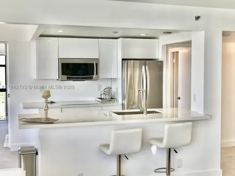 2555 Collins Avenue Miami Beach FL 33140
