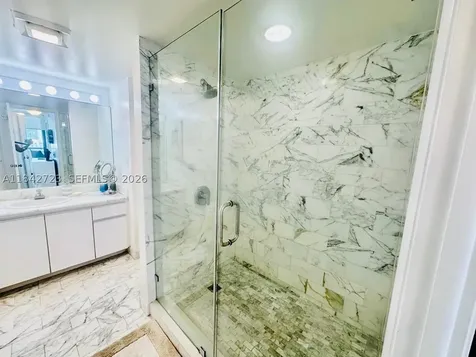 2555 Collins Avenue Miami Beach FL 33140