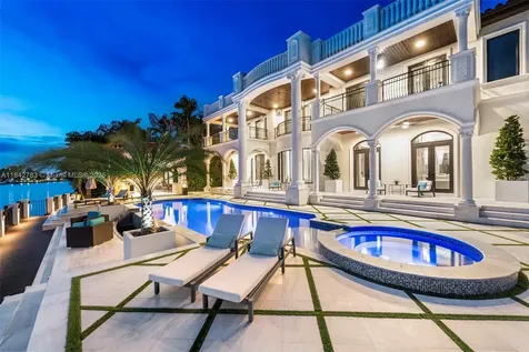 498 N Parkway Parkway Golden Beach FL 33160