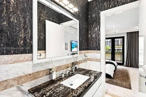 498 N Parkway Parkway Golden Beach FL 33160