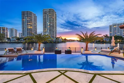 498 N Parkway Parkway Golden Beach FL 33160