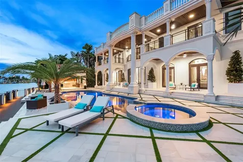 498 N Parkway Parkway Golden Beach FL 33160