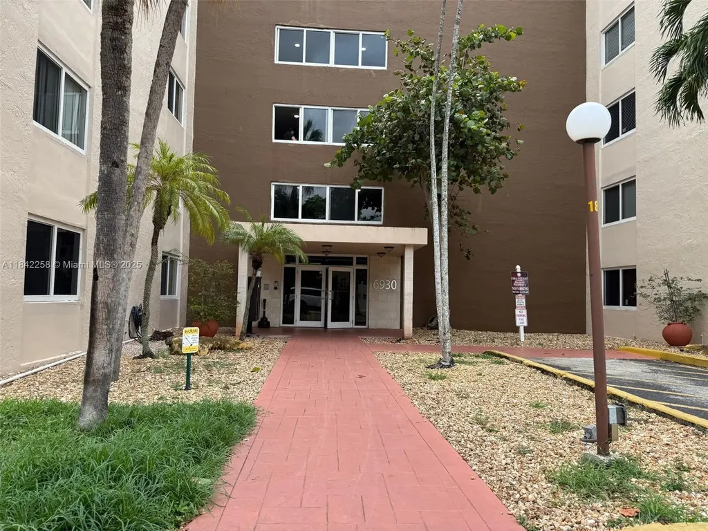 6930 Miami Gardens Drive Hialeah FL 33015