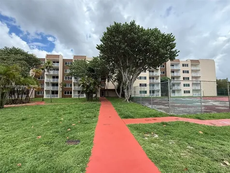 6930 Miami Gardens Drive Hialeah FL 33015
