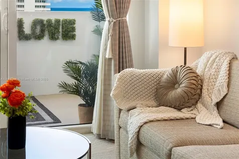 4391 Collins Avenue Miami Beach FL 33140