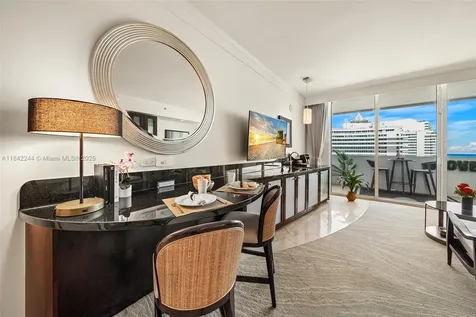 4391 Collins Avenue Miami Beach FL 33140